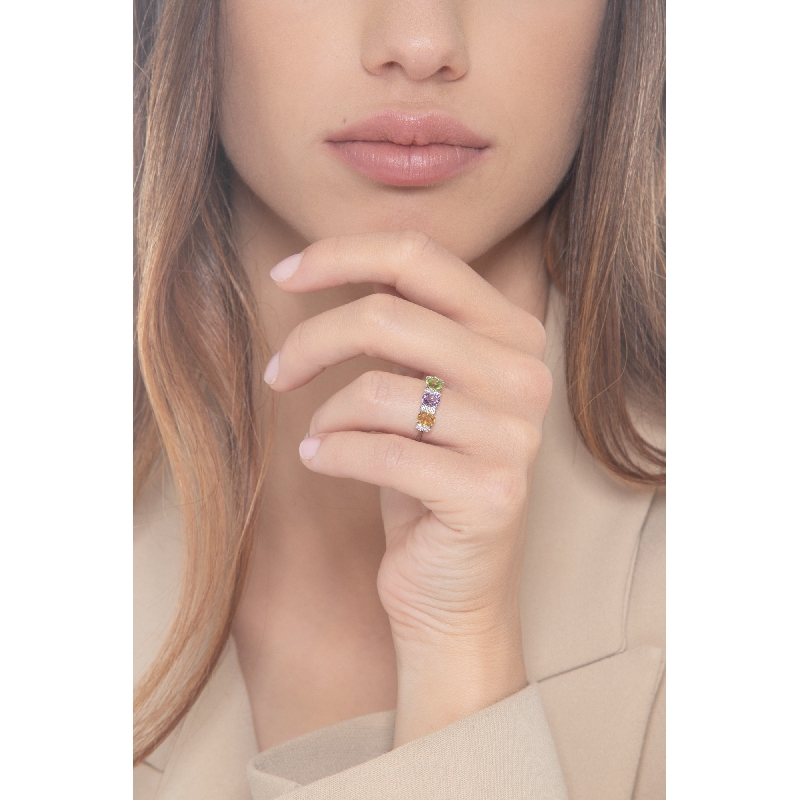 Anillo en oro blanco de 18 quilates con citrino, amatista, peridoto y diamantes Anillo en oro blanco de 18 quilates con citrino, amatista, peridoto y diamantes
