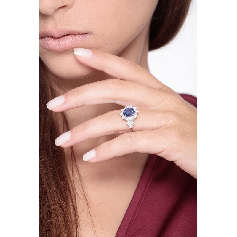 Anillo de mujer en oro blanco de 18k con zafiro azul Anillo de mujer en oro blanco de 18k con zafiro azul