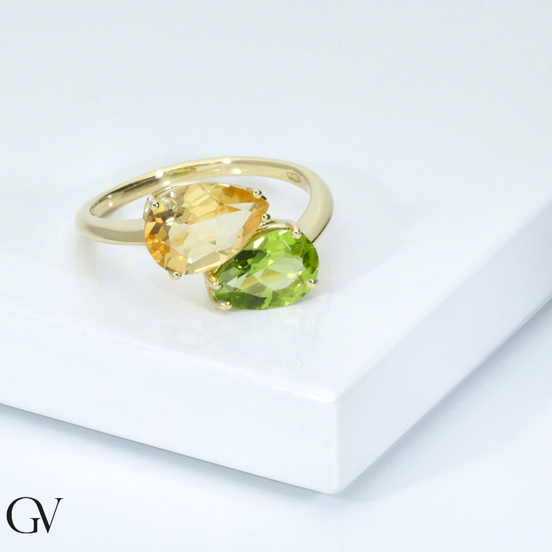 Anillo con peridoto y citrino en oro amarillo 18k con diseño de gotas