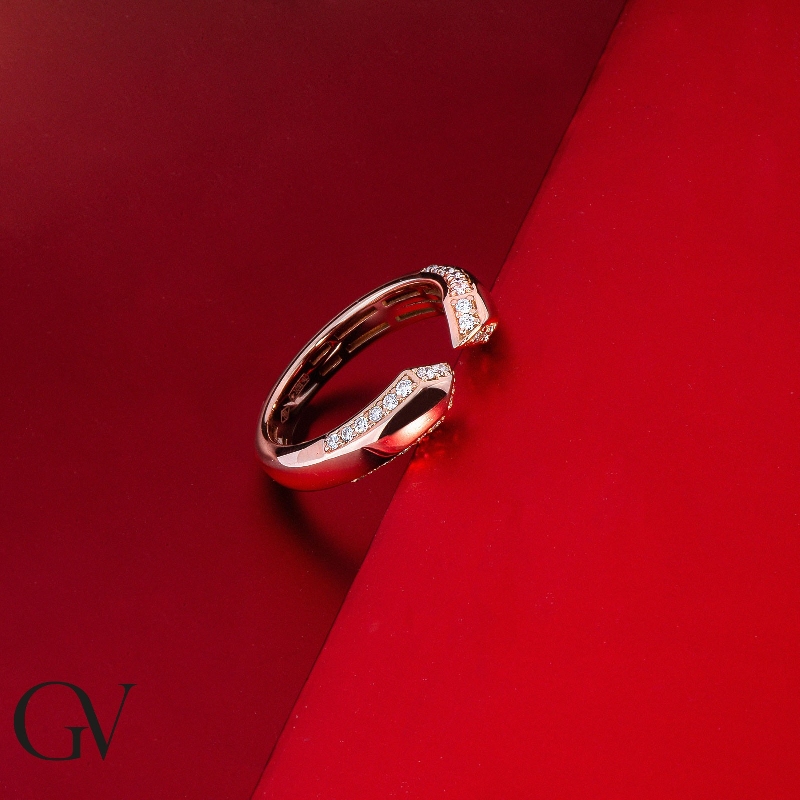 Anillo de diseño abierto en Oro Rosa 18k con diamantes
