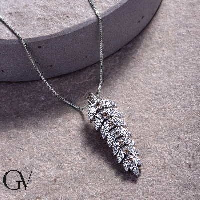 Collar en Oro Blanco 18k con Colgante de Pluma y Diamantes Brillantes