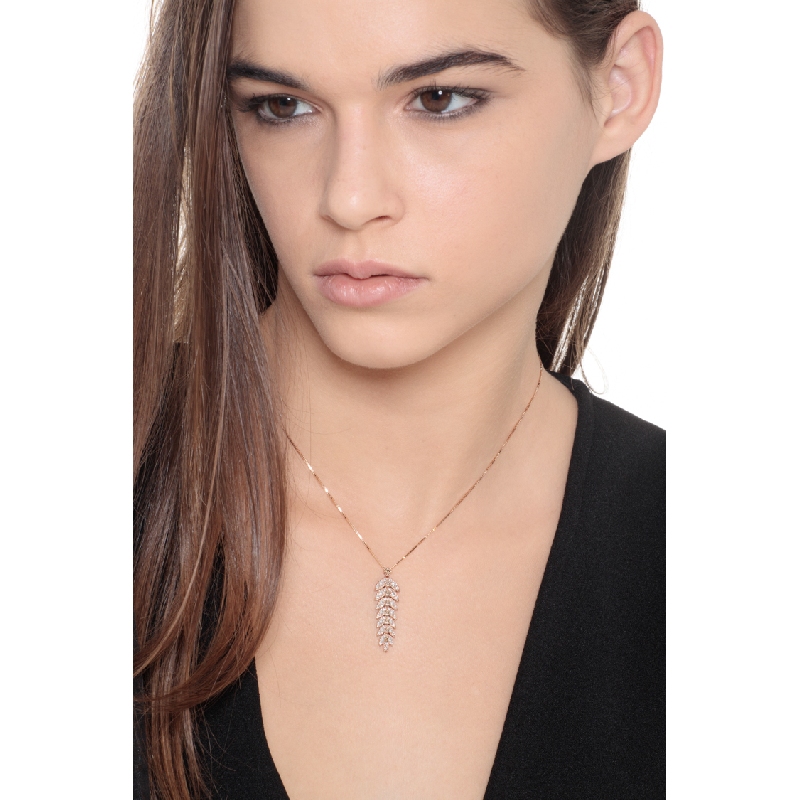 Collar en Oro Rosa 18k con Colgante Pluma y Diamantes