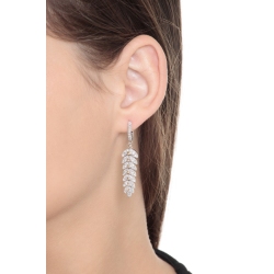 Pendientes colgantes pluma en oro blanco 18k con diamantes 2