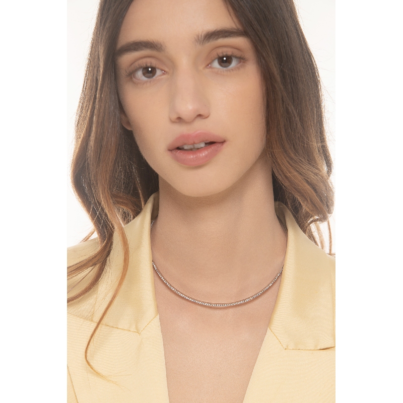Collar choker rígido en oro blanco y diamantes
