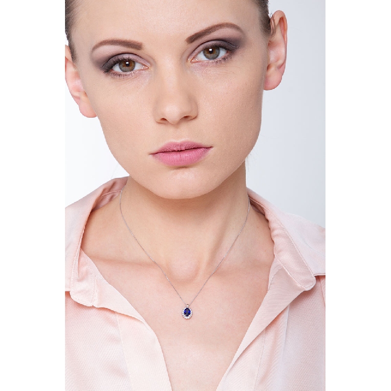 Colgante de oro blanco, zafiro y diamantes Colgante de oro blanco, zafiro y diamantes