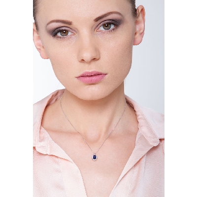 Colgante de oro blanco, zafiro y diamantes