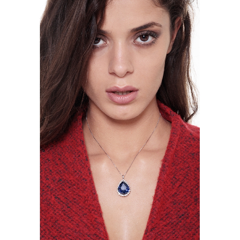 Collar de oro blanco 18k con zafiro azul y 26 brillantes Collar de oro blanco 18k con zafiro azul y 26 brillantes