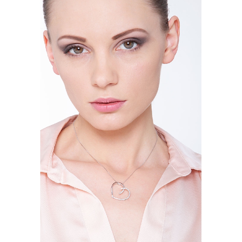 Collar corazon en oro blanco 18k con diamantes