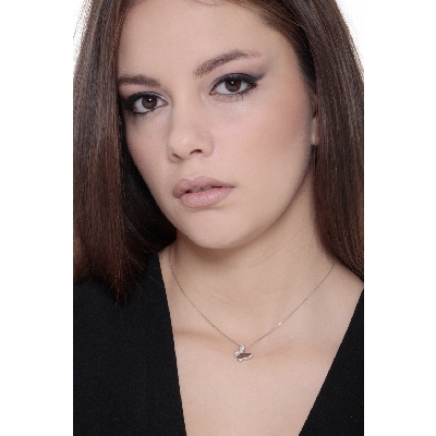 Collar en oro blanco 18k con colgante mariposa y diamantes 12 mm