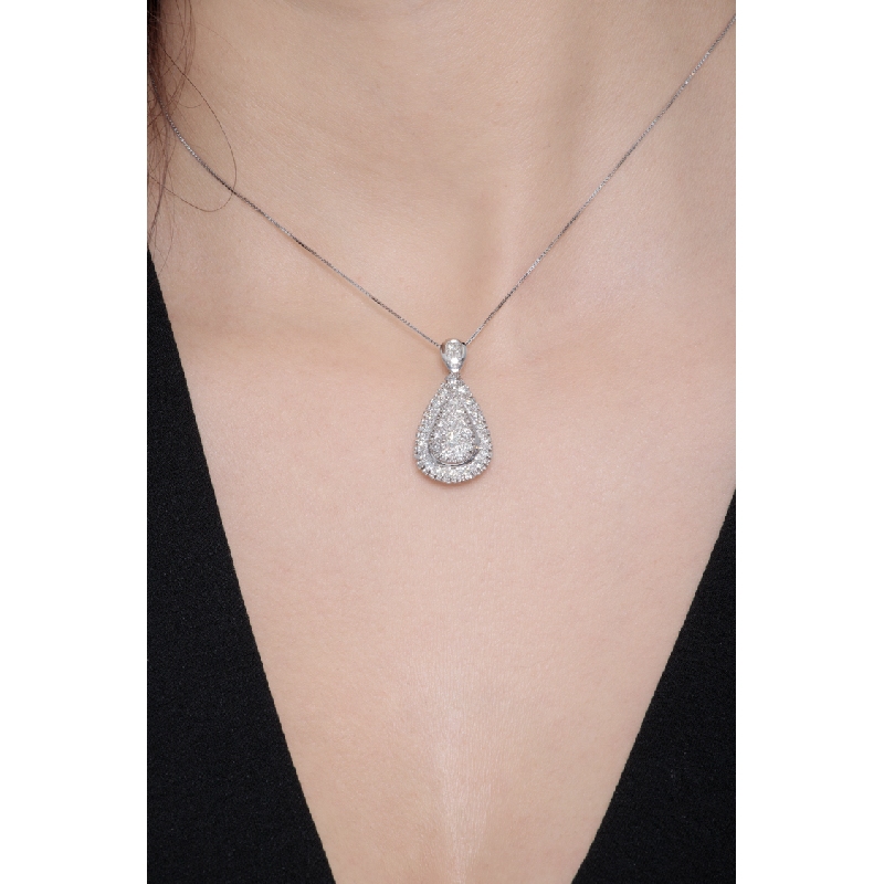 Collar en oro blanco 18k con diamantes gota  Collar en oro blanco 18k con diamantes gota