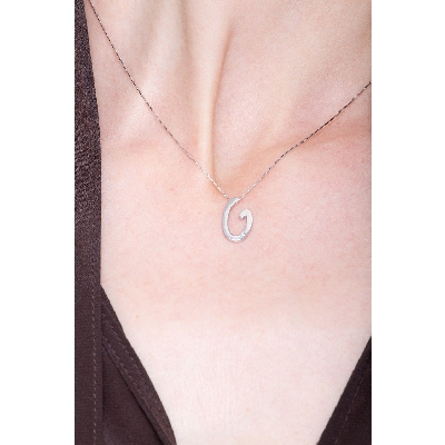 Collar en oro blanco 18k con letra G y diamante