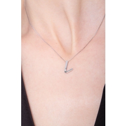 Collar en oro blanco 18 quilates con letra C y diamante 2