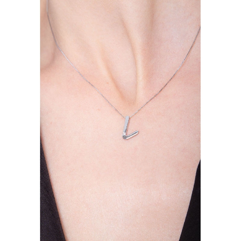 Collar en oro blanco 18 quilates con letra C y diamante Collar en oro blanco 18 quilates con letra C y diamante