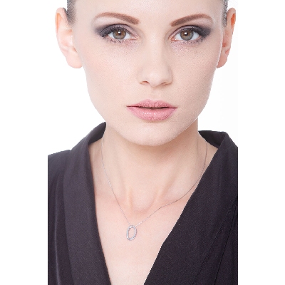 Collar con colgante de letra O de oro con diamante