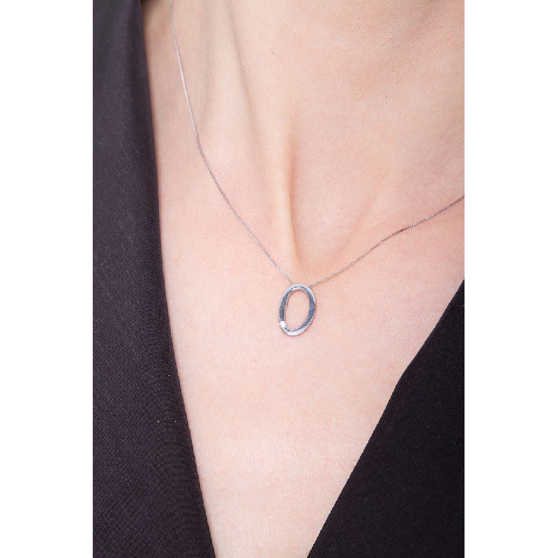 Collar con colgante de letra O de oro con diamante Collar con colgante de letra O de oro con diamante