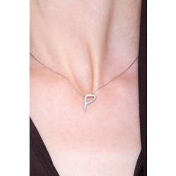 Collar con colgante de letra P de oro con diamante 2
