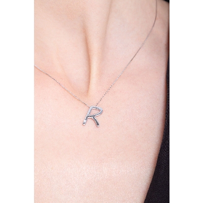 Collar oro blanco 18k letra R diamante
