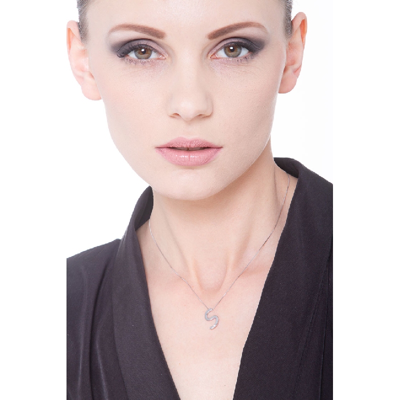 Collar con colgante de letra S de oro con diamante Collar con colgante de letra S de oro con diamante