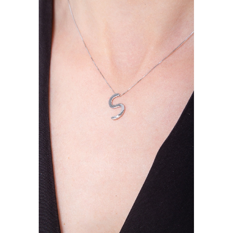 Collar con colgante de letra S de oro con diamante Collar con colgante de letra S de oro con diamante