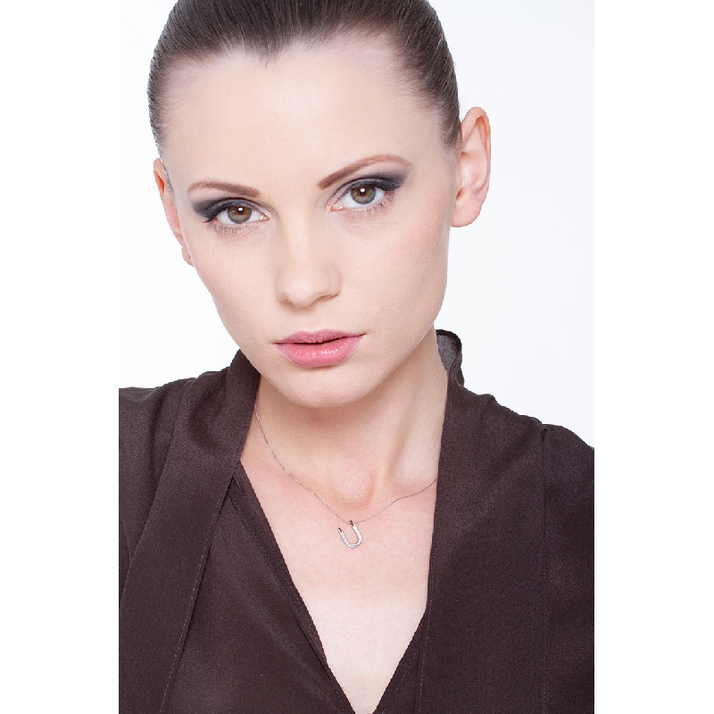 Collar con colgante de letra U de oro con diamante Collar con colgante de letra U de oro con diamante