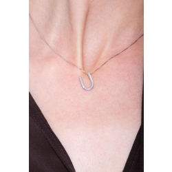 Collar con colgante de letra U de oro con diamante 2