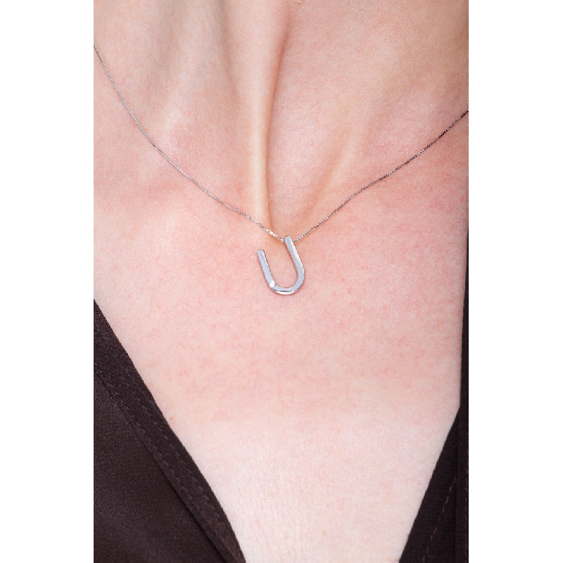Collar con colgante de letra U de oro con diamante Collar con colgante de letra U de oro con diamante