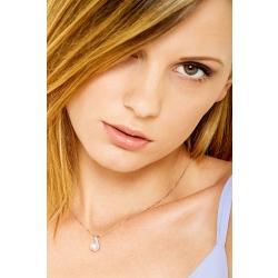 Collar en oro blanco de 18 quilates con diamantes y perla natural cultivada 2
