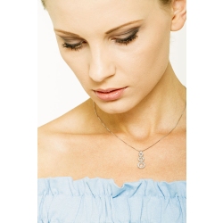 Collar en oro blanco 18 quilates con tres círculos con diamantes 2
