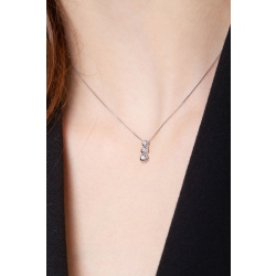 Collar oro blanco 18k colgante trilogy diamantes 2