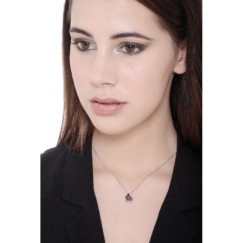 Cadena en oro blanco 18k con colgante gota de rubíes
