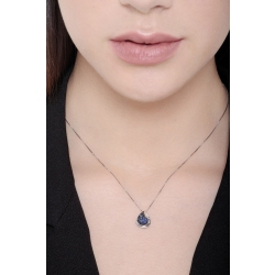 Cadena en oro blanco 18k con colgante gota de zafiros azules 2