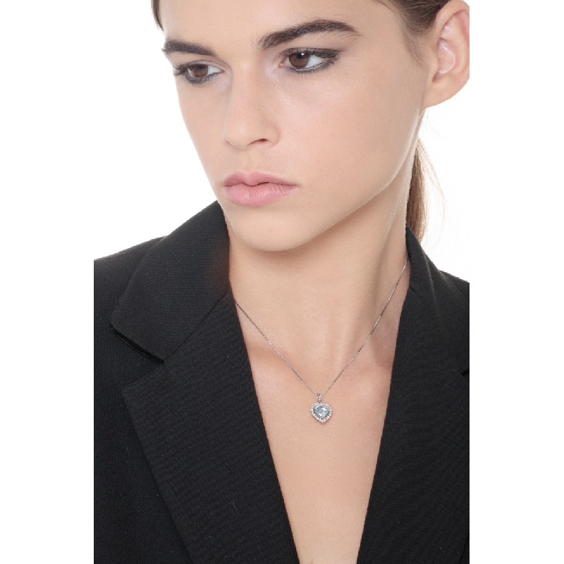 Cadena en oro blanco 18k con colgante corazón de aguamarina y diamantes