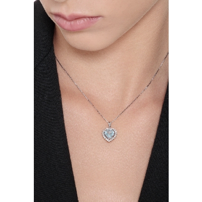 Cadena en oro blanco 18k con colgante corazón de aguamarina y diamantes