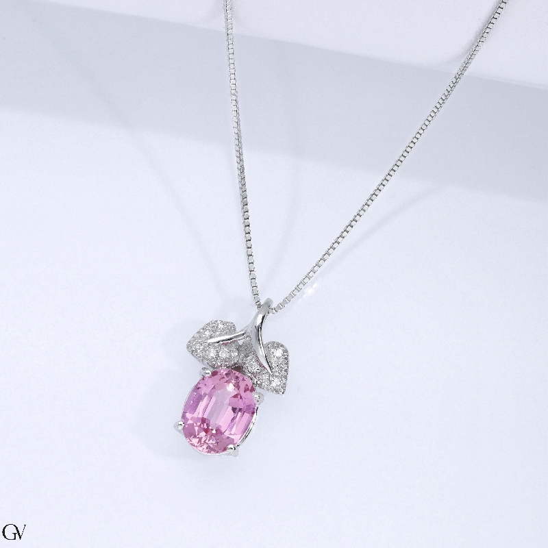 Collar hojitas en oro blanco 18k con colgante de zafiro rosa y diamantes