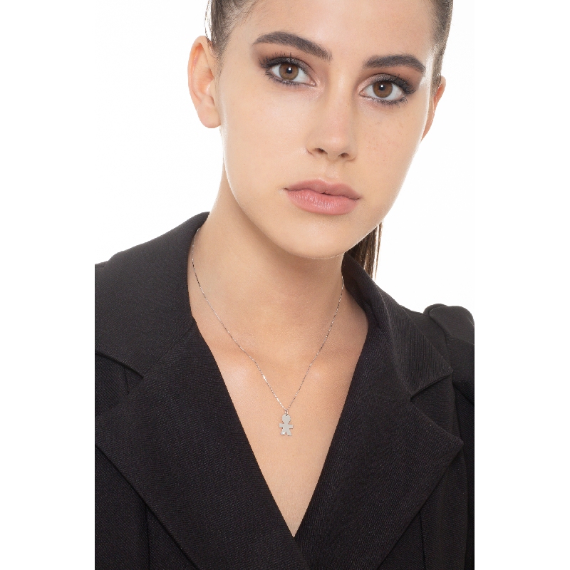Collar con colgante niño en oro blanco 18k con diamante