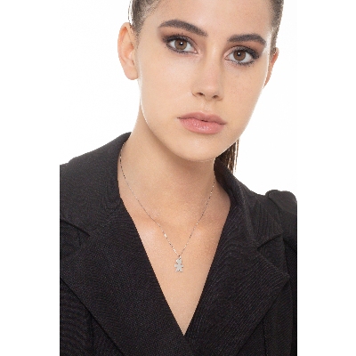 Collar con colgante niño en oro blanco 18k con diamante