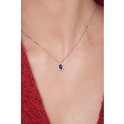 Collar oro blanco de 18K con un zafiro azul rodeado de diamantes 2