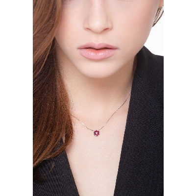 Collar con colgante ilusion en oro blanco 18k con diamante y rubies