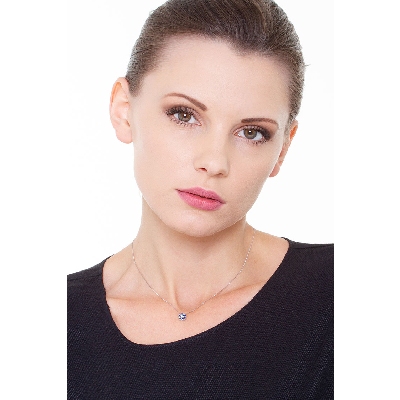 Collar con colgante flor Oro 18k con Diamante y Zafiros Azules