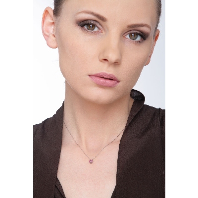 Collar con flor oro blanco 18k con diamante y rubies