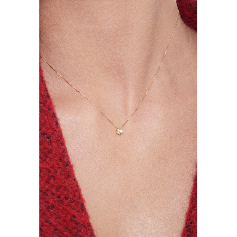 Collar en oro amarillo 18k con colgante de flor y diamante