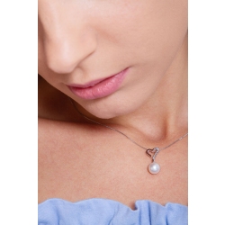 Collar en oro 18k con colgante en forma de corazón en diamantes y perla 2