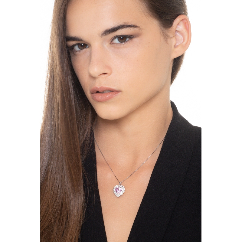 Colgante elegante en oro 18k con zafiro rosa en forma de corazón y diamantes Colgante elegante en oro 18k con zafiro rosa en forma de corazón y diamantes