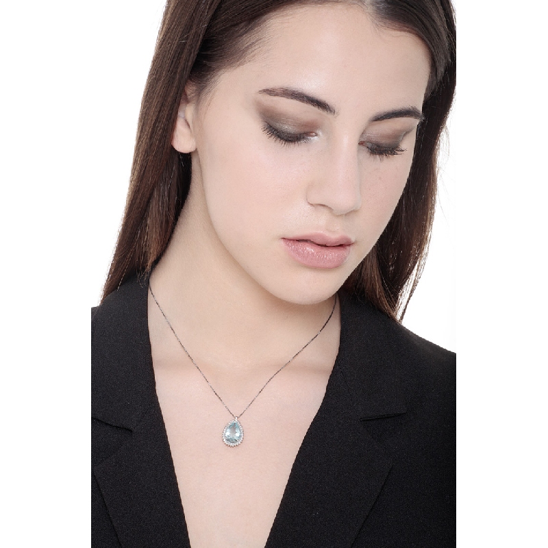 Collar en oro blanco de 18k con aguamarina y diamantes