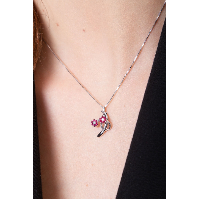 Collar mujer con flores en oro blanco 18k con rubies y diamantes