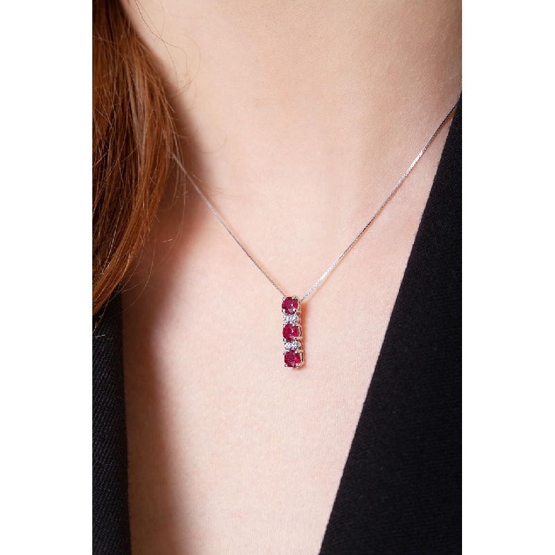 Collar en oro blanco 750 trilogy de rubies y diamantes