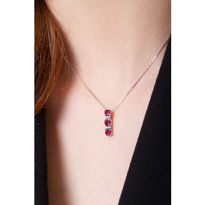 Collar en oro blanco 750 trilogy de rubies y diamantes