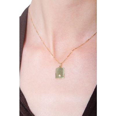 Collar con medalla redonda en oro amarillo con diamante