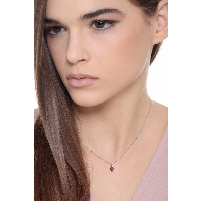 Collar en oro blanco 18k corazon en rubi y diamante