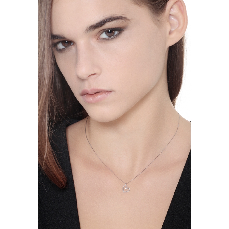 Collar con colgante corazón oro blanco de 18 qt diamante Collar con colgante corazón oro blanco de 18 qt diamante